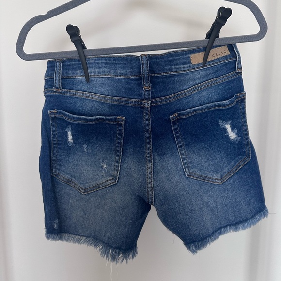 Trendy summer shorts! - Picture 2 of 3